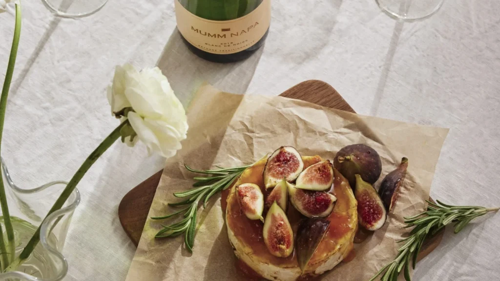 Baked Brie With Apricot Compote
